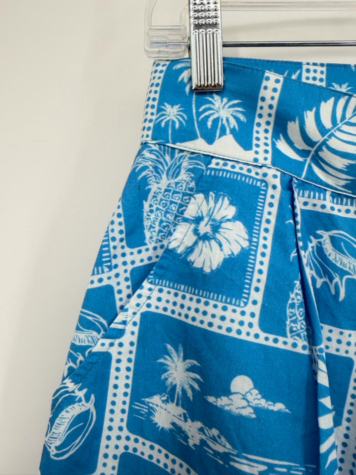 ELIZABETH JAMES THE LABEL Size M Blue & Cream Tropical Shorts NWT