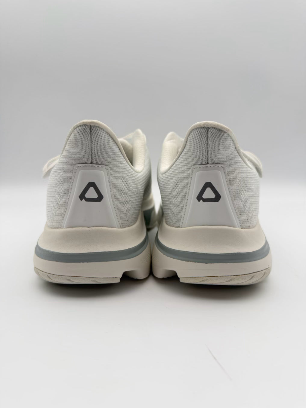 CADENSE Size MENS 12 White Sneakers