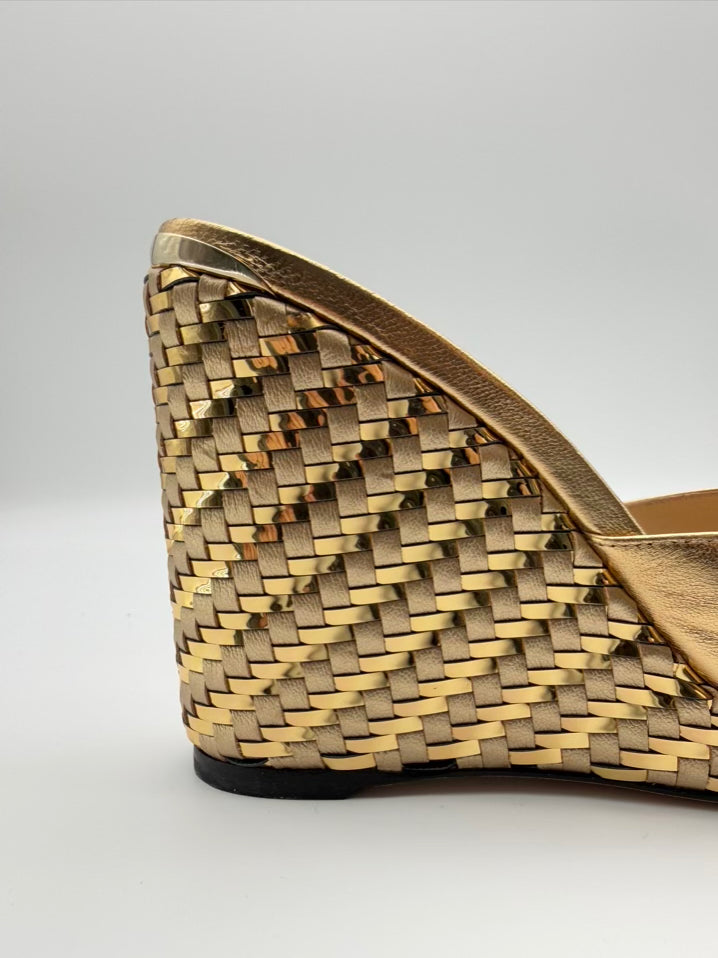 JIMMY CHOO WMNS Size 37.5 Almer Metallic Gold Woven Leather Wedge Sandals