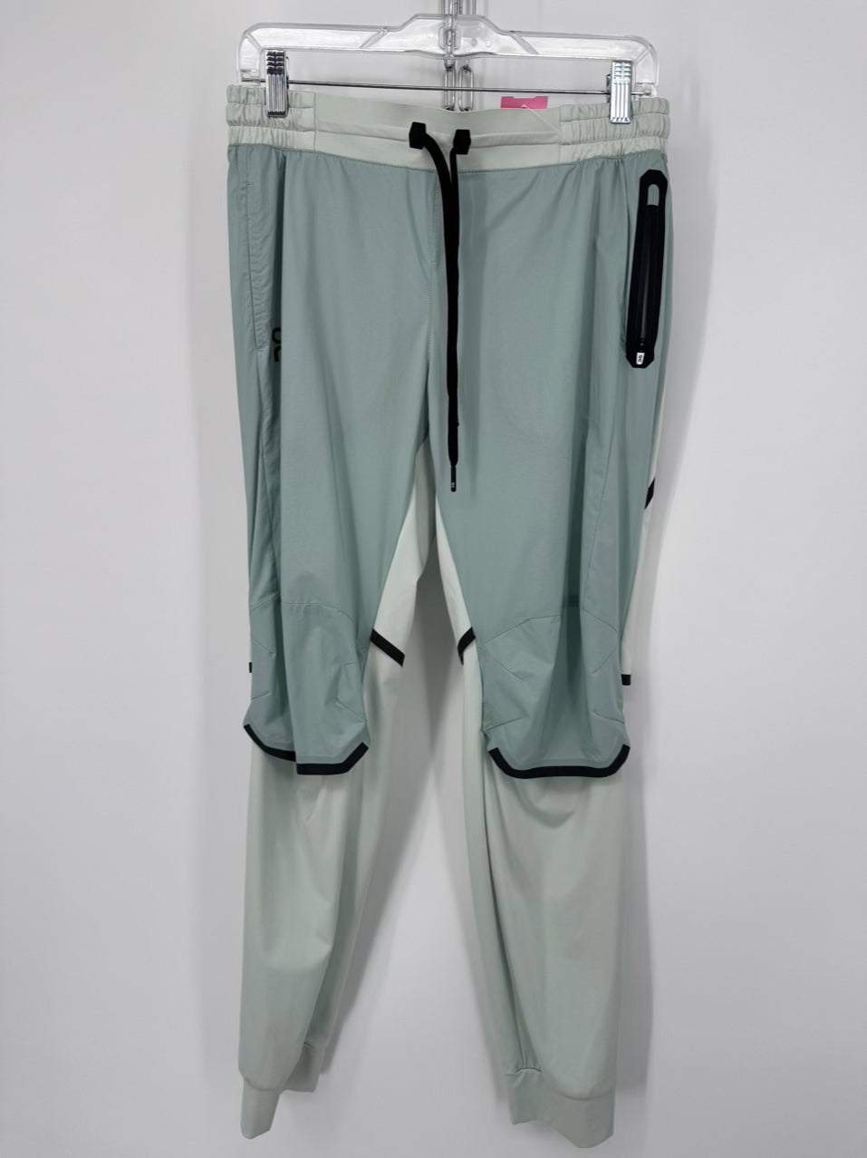 ON CLOUD Size M/L Mint 2-Piece Suit