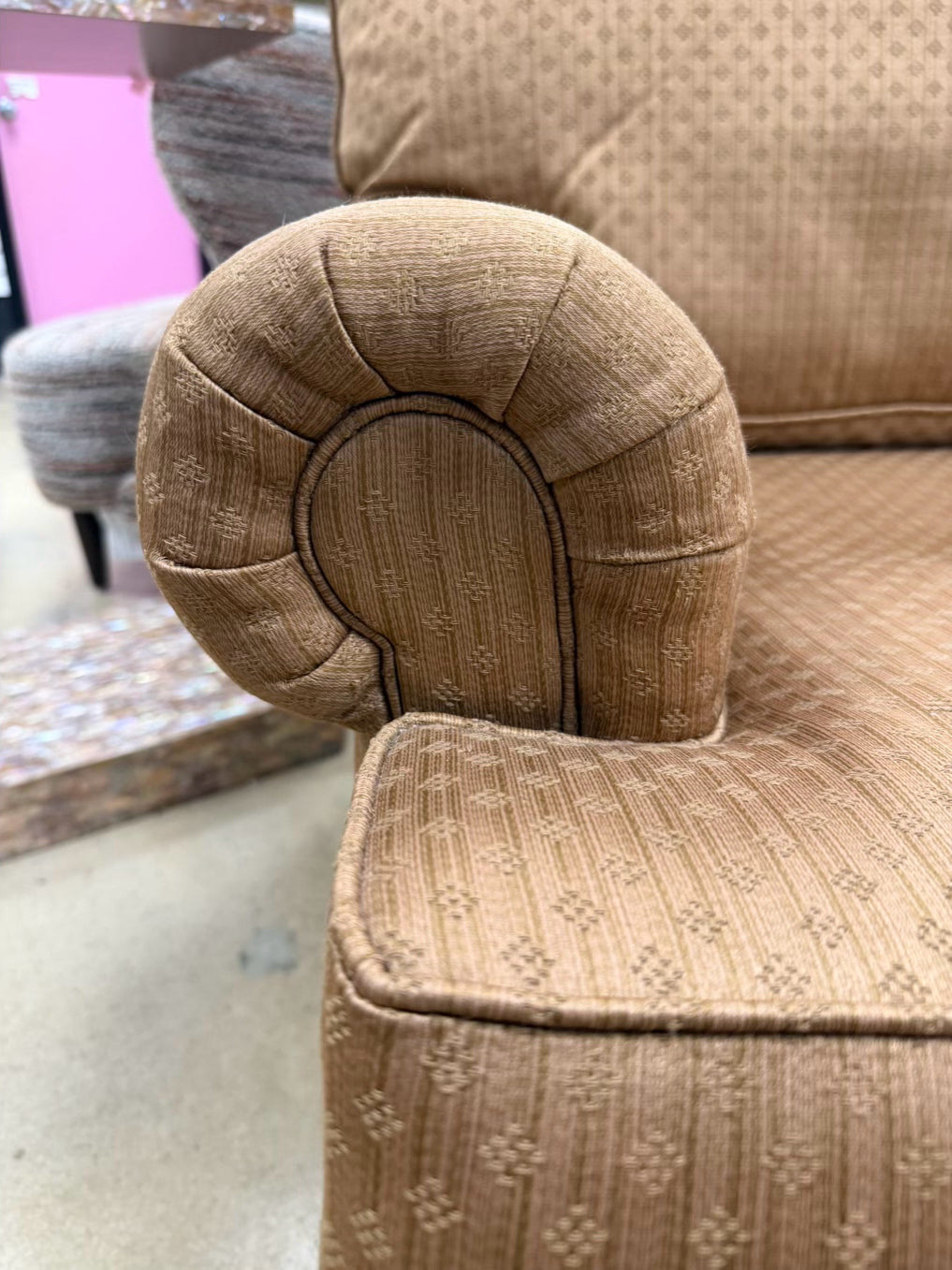 EMPRESSIONS HOME DECORE Light Brown Club Chair