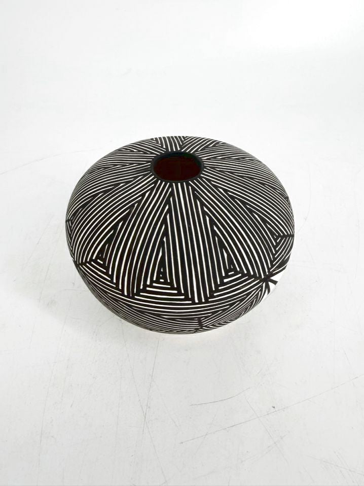 K.V.ACOMA Black & White Geometric Vase