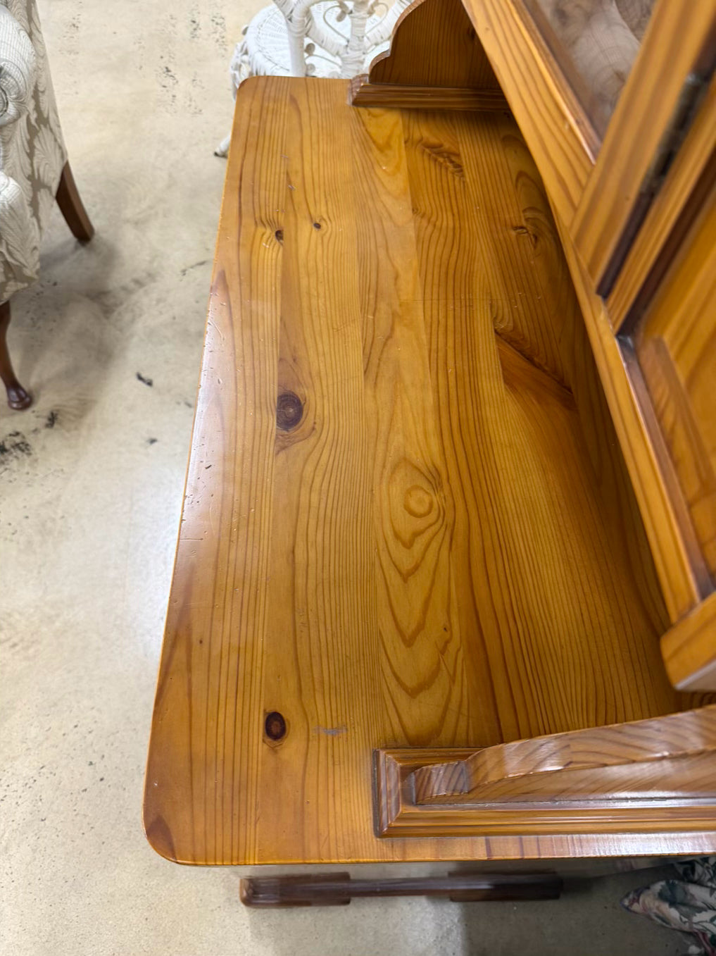 UNIQUE FURNITURE Light Pine Hutch w/ 4 Drawers