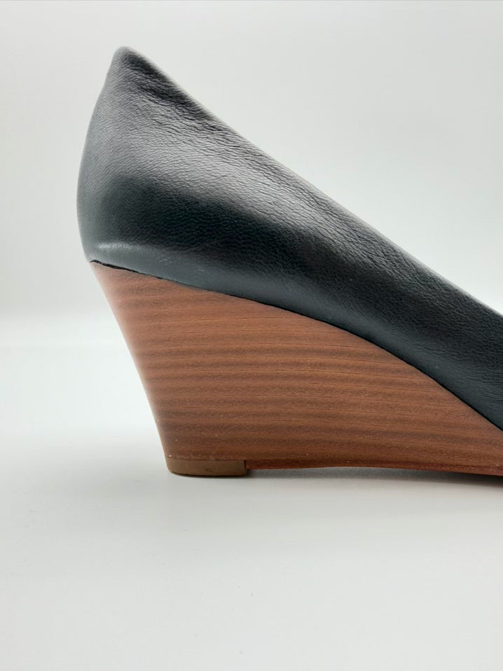 TORY BURCH WMNS Size 7 Navy Leather Gold Toe Wedge