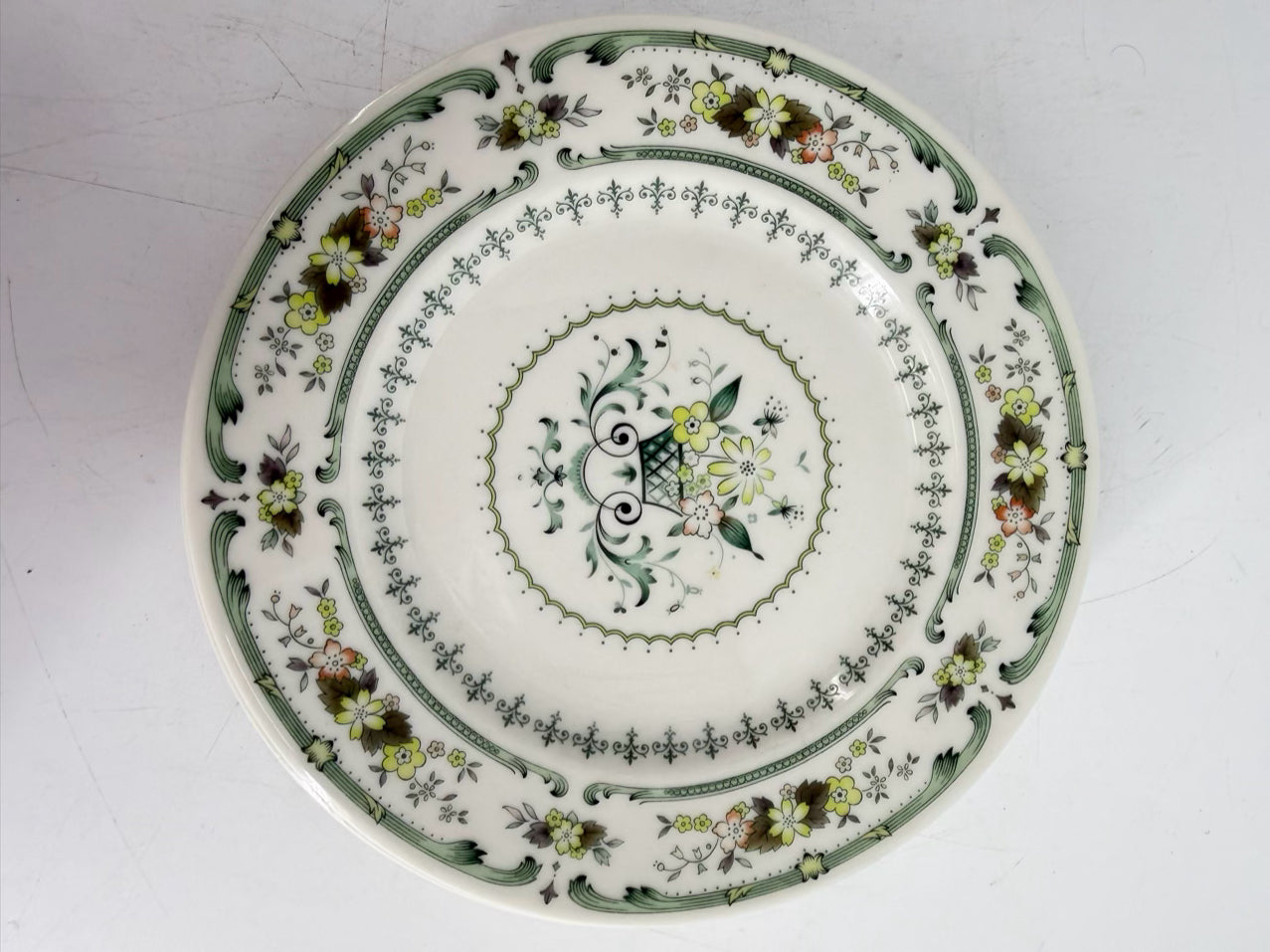 ROYAL DOULTON White & Green Provencal 5 Piece Dinnerware Setting for 6