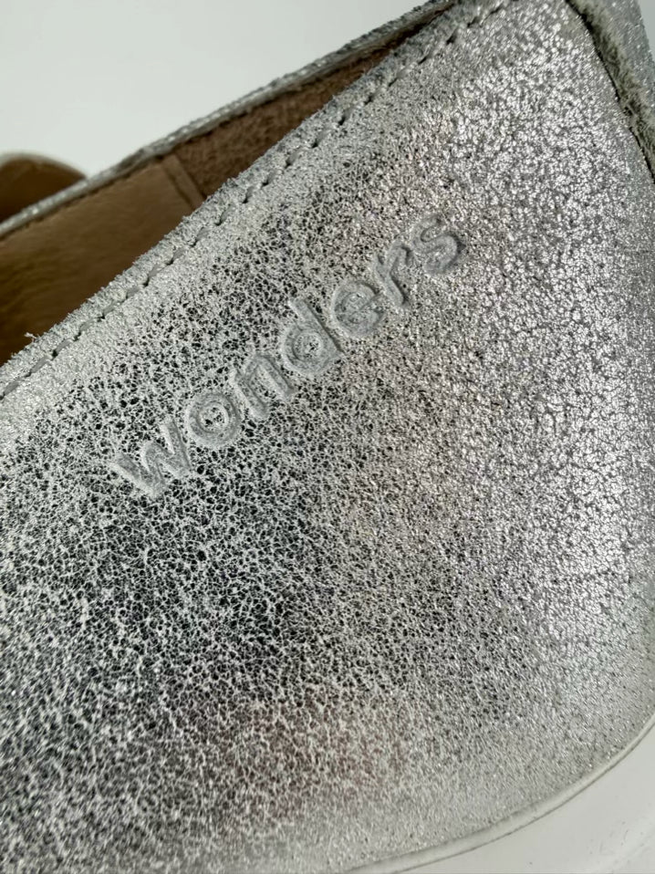 WONDERS Size 38 Silver Platforms
