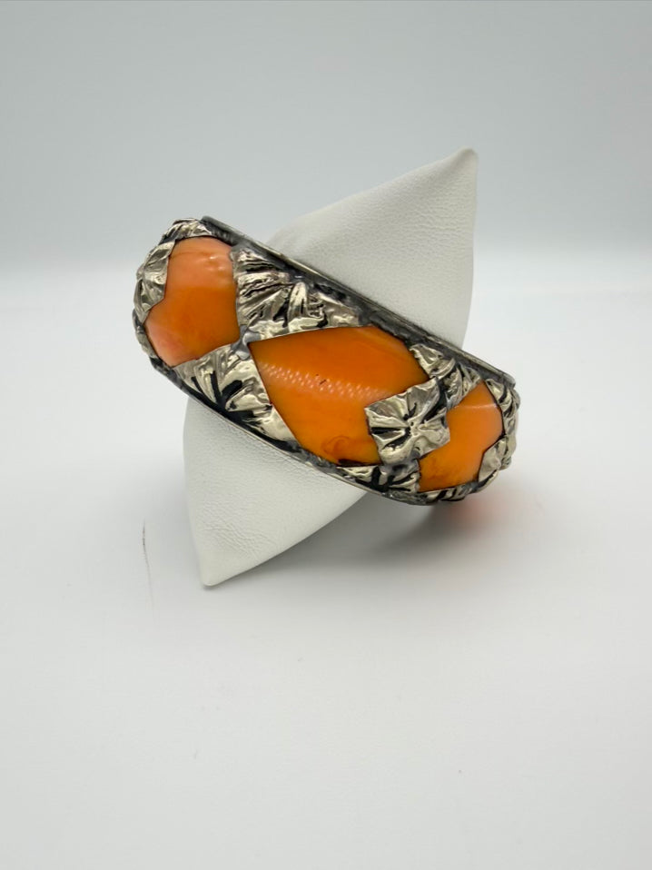 VINTAGE Butterscotch Metal Ornate Bangle