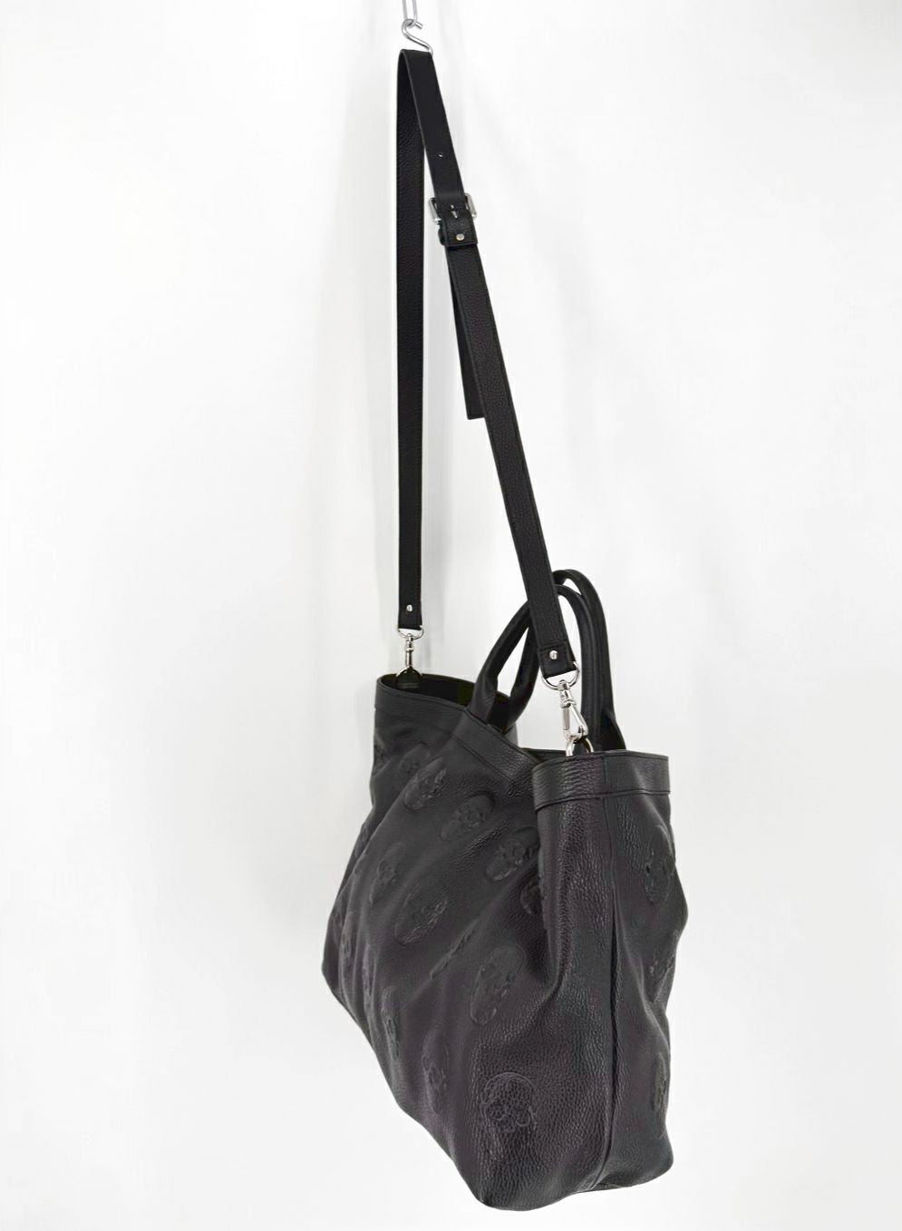 IOPELLE Black Leather Skull Design Purse