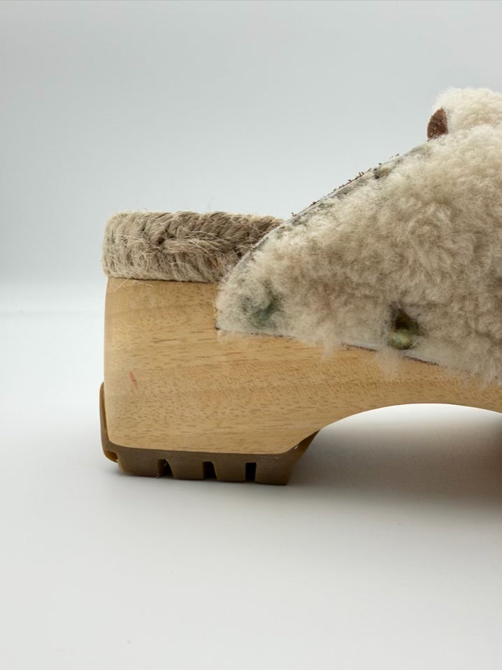 SEE BY CHLOE WMNS Size 36 Cream Shearling Mules
