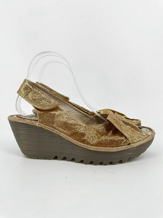 FLY LONDON Size 39 Gold Wedge