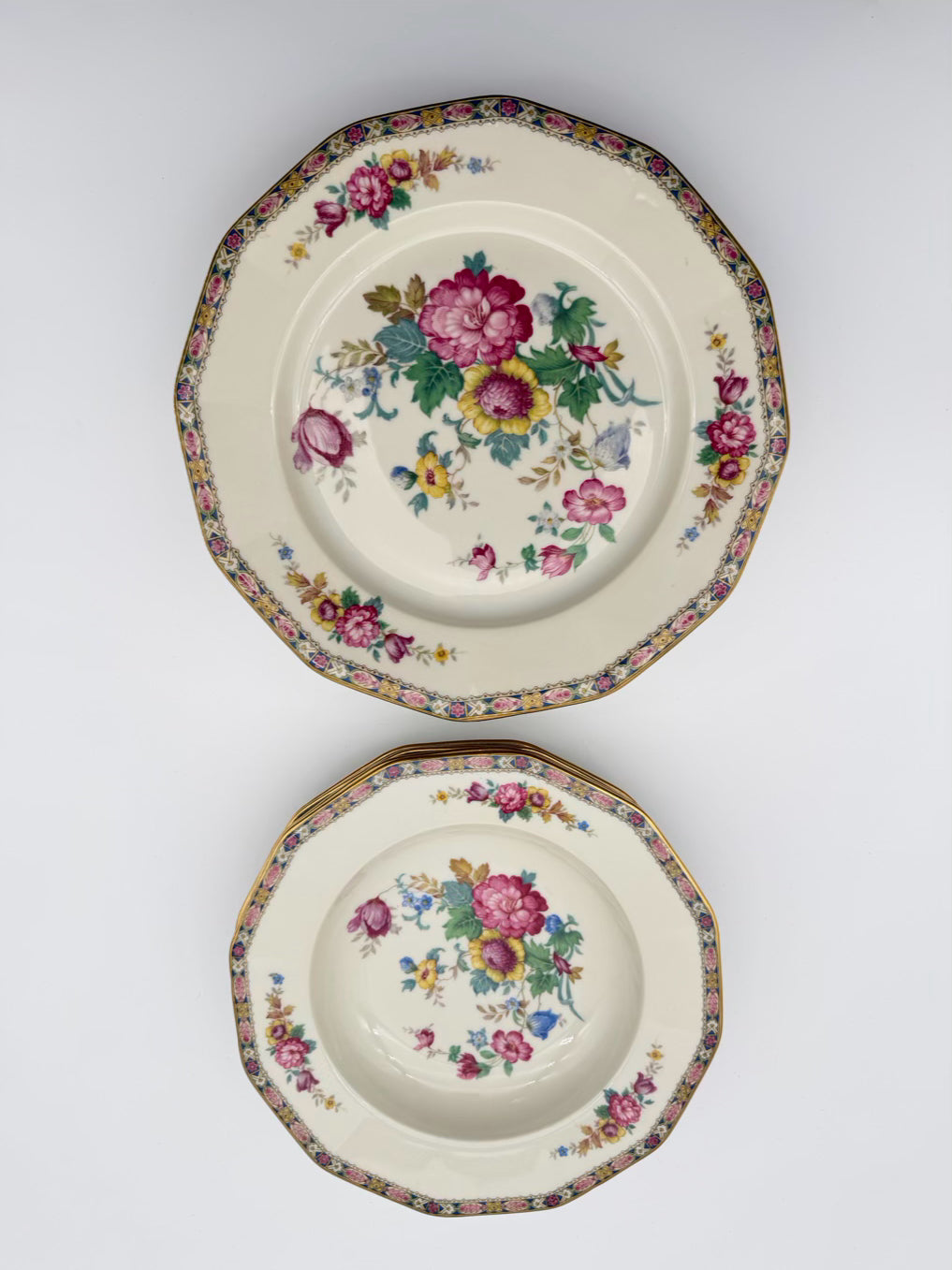 BLACK KNIGHT Palmero White, Pink, Yellow & Blue Porcelain Dinnerware Setting for 4 Includes Serving Pieces