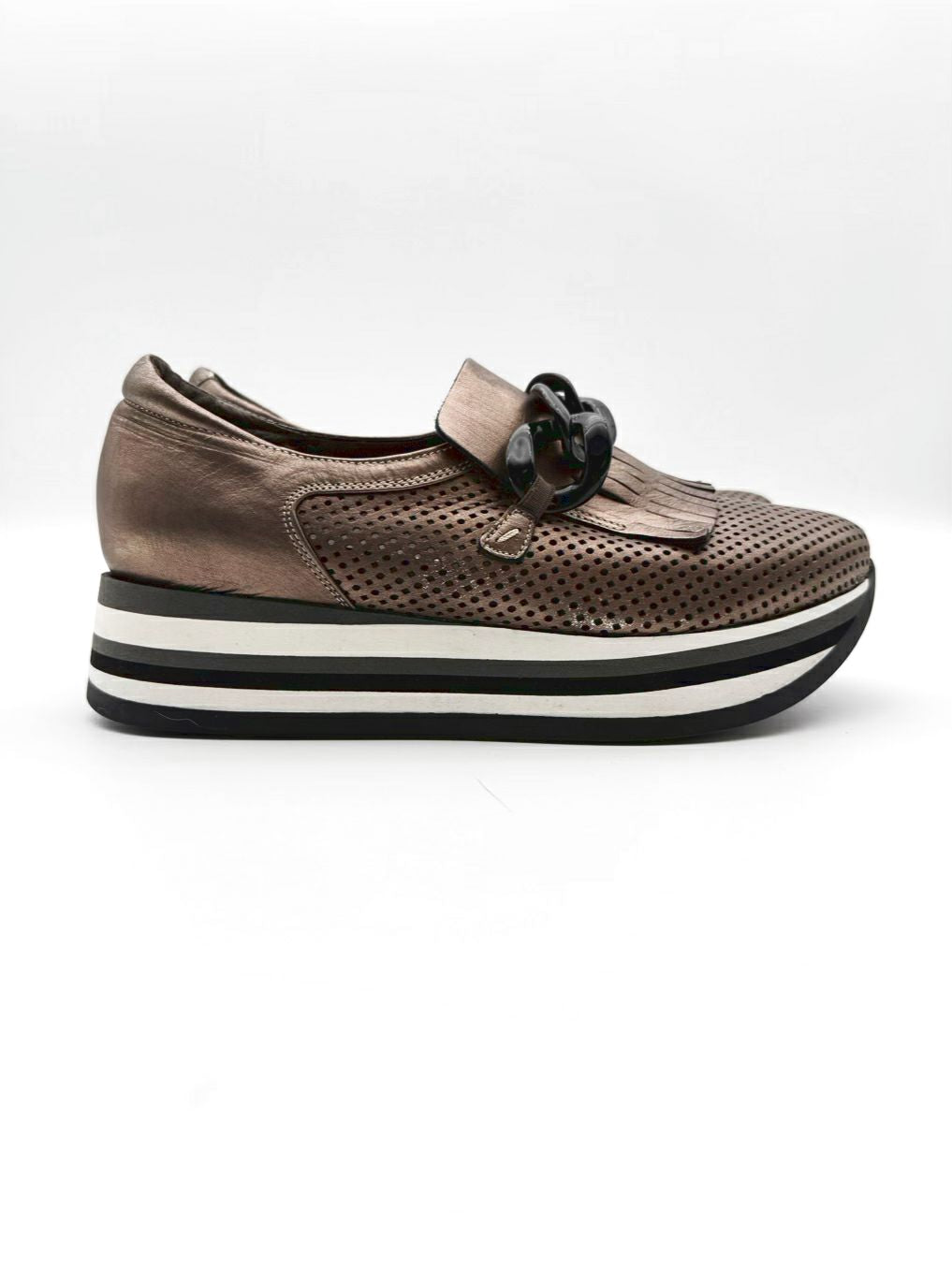 SOFTWAVES WMNS Size 38.5 Metallic Laser Cut Platforms