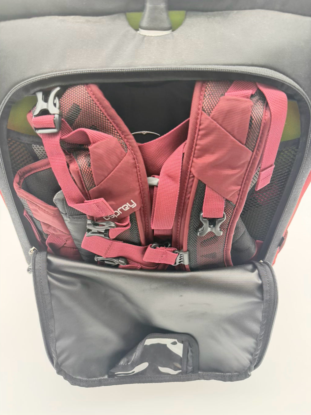 OSPREY Ozone Convertible Day Red Nylon Back Pack w/ Wheels