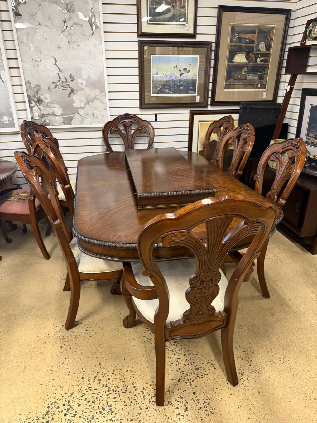 Dark Wood Ornate Pedestal Dinning Table & 8 Chairs w/ Leaves