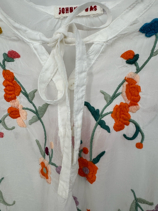 JOHNNY WAS Size S White Floral Embroidered Tunic