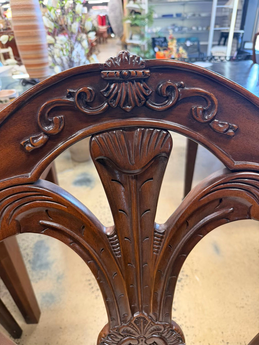 Dark Wood Ornate Pedestal Dinning Table & 8 Chairs w/ Leaves