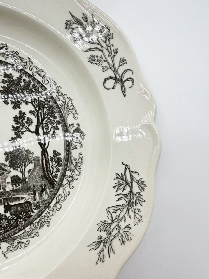 WILLIAMSBURG White & Black Transferware Set Of 8 Dinnerware Plates