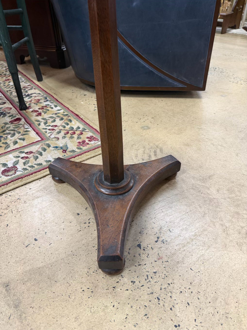 ANTIQUE ROUND Wood Tilt-Top Pedestal Table