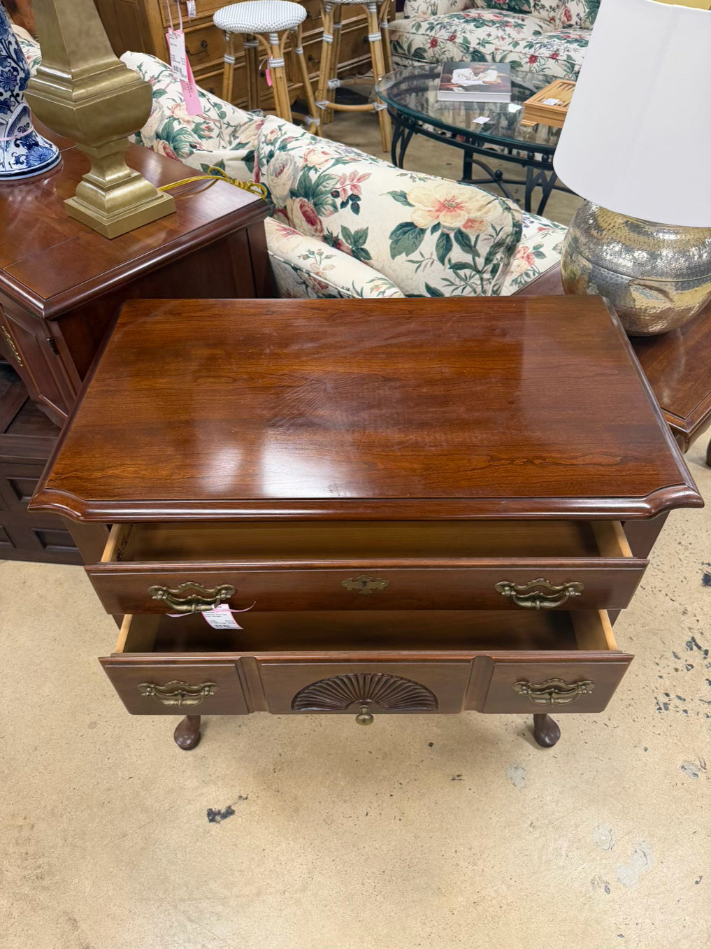 THOMASVILLE Dark Brown Mahogany Queen Ann Low Boy