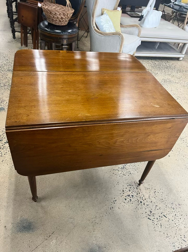 ANTIQUE Cherry Drop Leaf w/ Fluted Legs