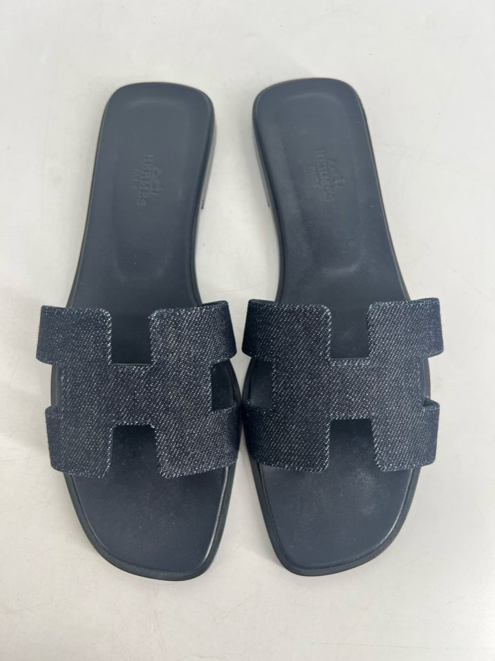 HERMES Size 38.5 Navy Leather & Denim Oran Sandals