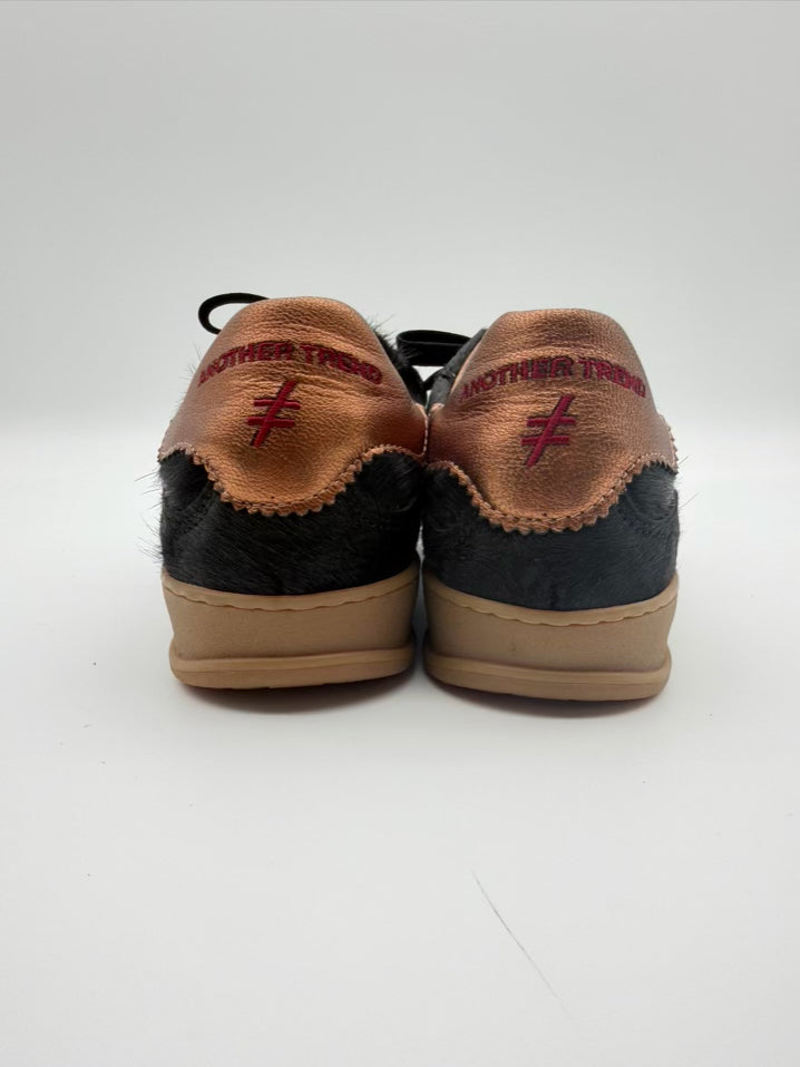 ANOTHER TREND WMNS Size 37 Black & Gold Casual Shoes