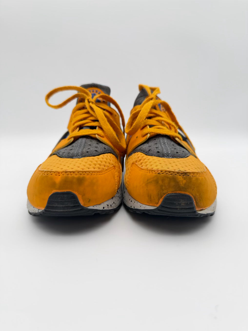 NIKE Huarache SE ACG MENS Size 10 Yellow & Blue Sneakers