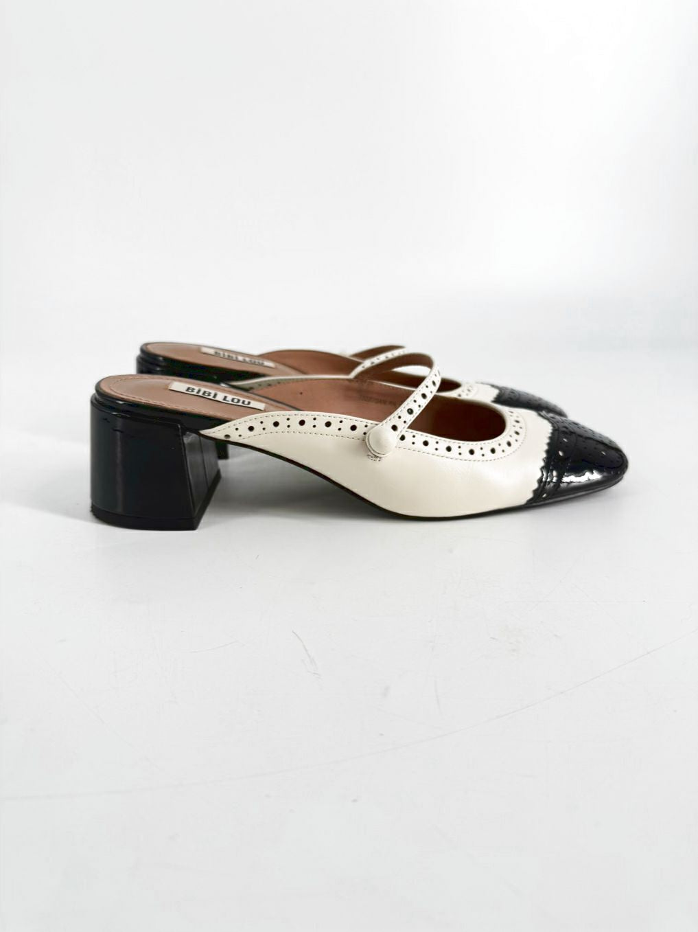 BIBI LOU Size 39 White & Black Kitten heels