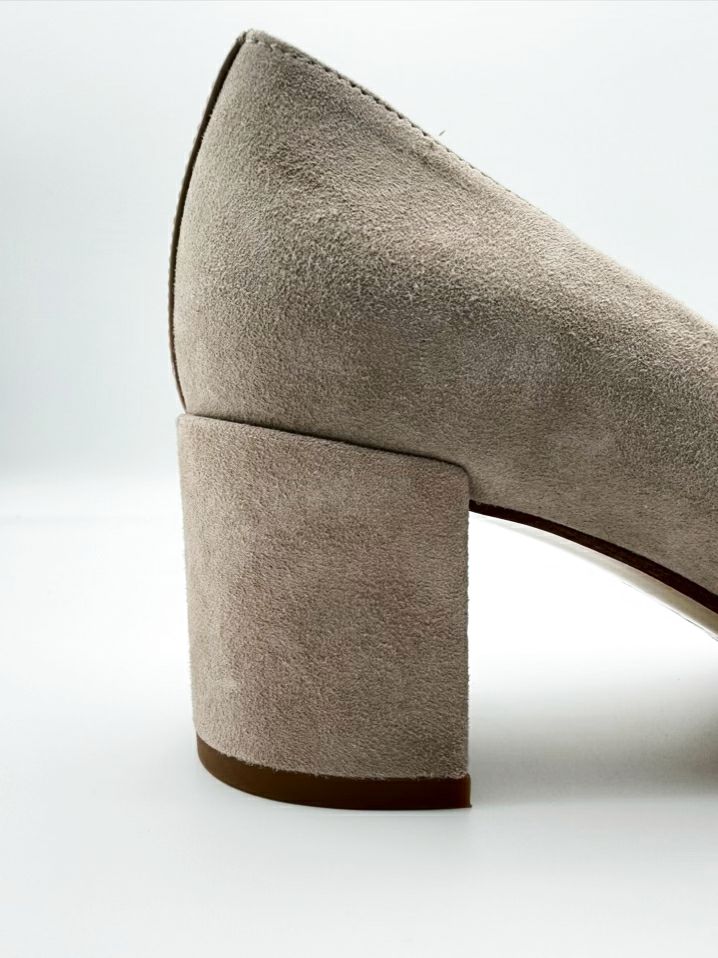MARGAUX WMNS Size 38.5 Sand Block Heel