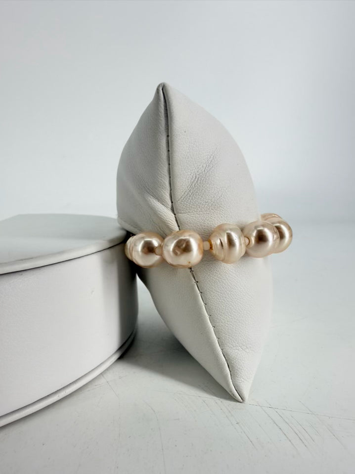 MIRIAM HASKELL Cream Baroque Pearl Bracelet