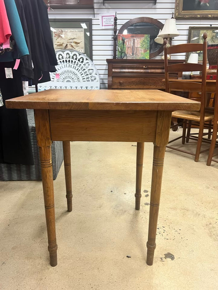 VINTAGE Medium Oak End Table w/ Drawer