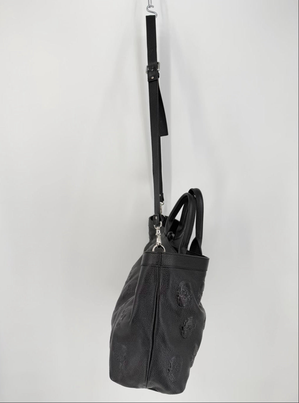 IOPELLE Black Leather Skull Design Purse