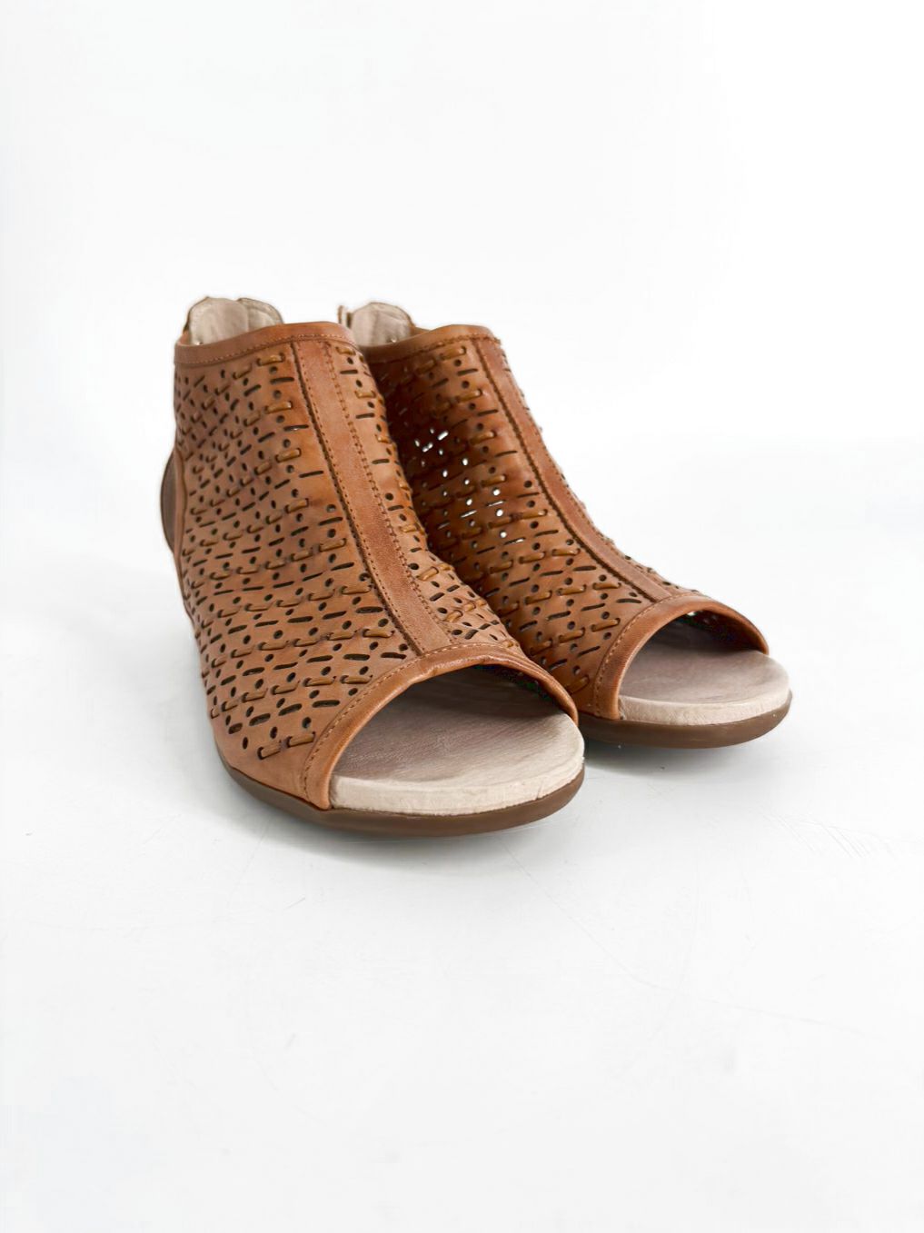 PIKOLINOS Size 38 Cognac Leather Laser Cut Casual Shoes