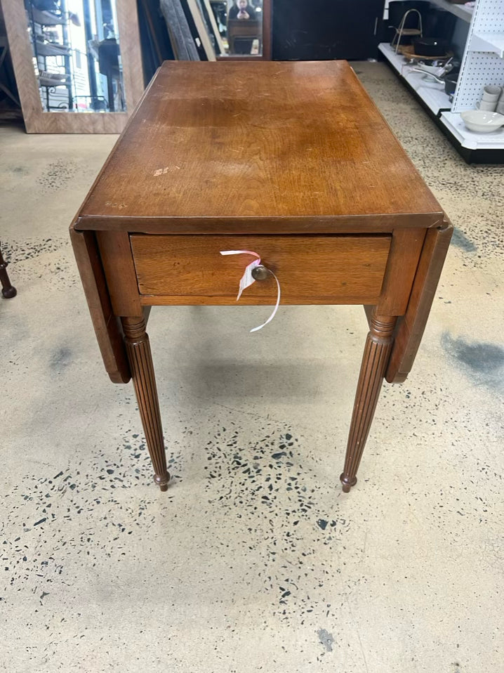 ANTIQUE Cherry Drop Leaf w/ Fluted Legs