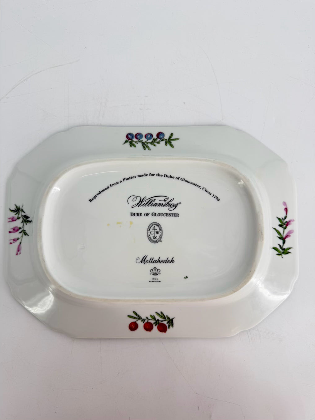 MOTTAHEDEH White & Multi Porcelain Williamsburg Duke Of Gloucester Platter