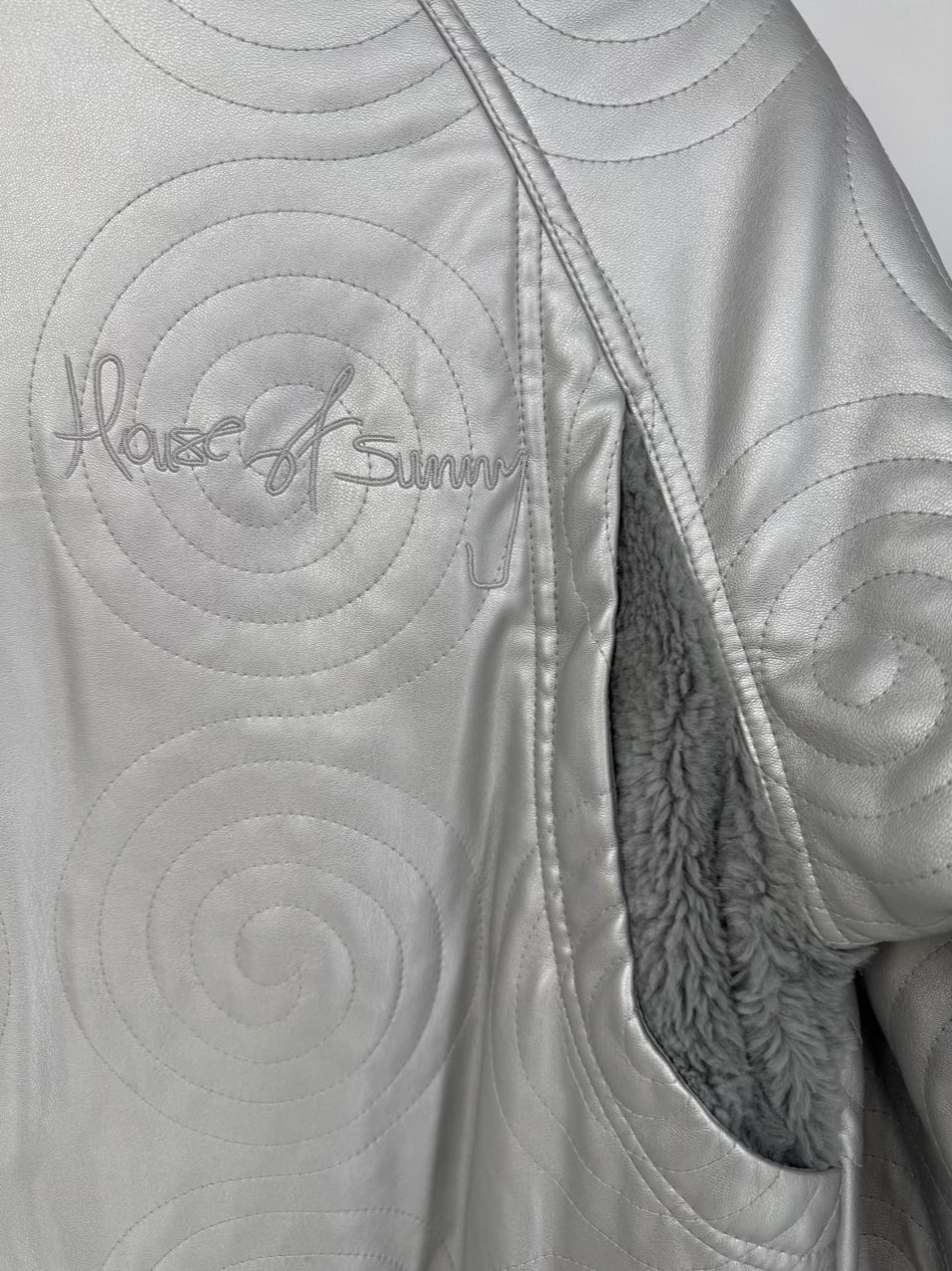 HOUSE OF SUNNY Size 6 Silver Swirl Fleece-Lined Coat