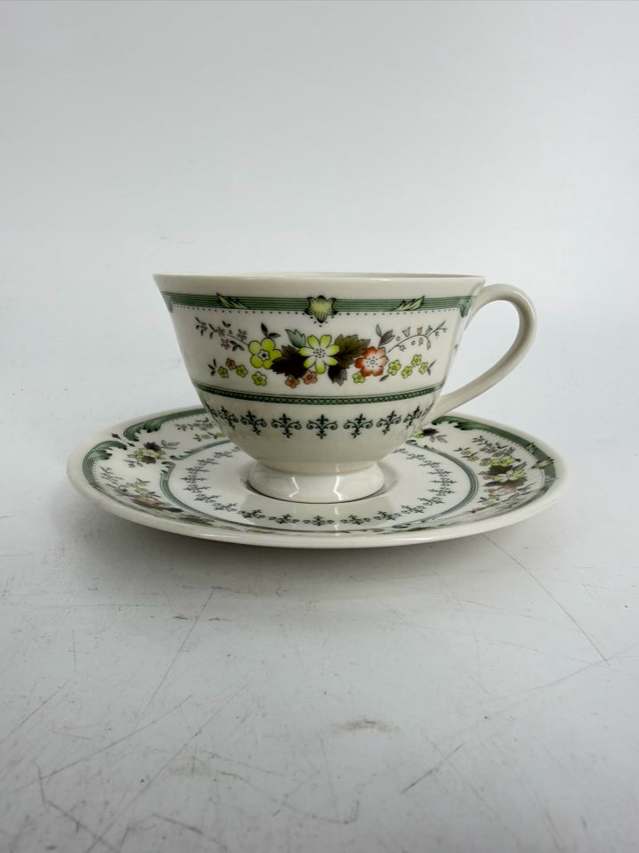 ROYAL DOULTON White & Green Provencal 5 Piece Dinnerware Setting for 6