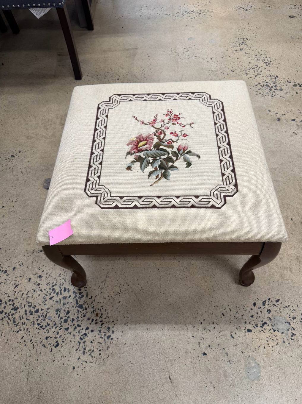 VINTAGE Queen Ann Foot Stool w/ Flowered Needlepoint