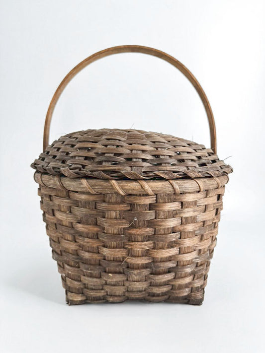 VINTAGE Light Brown Woven Basket w/ Lid