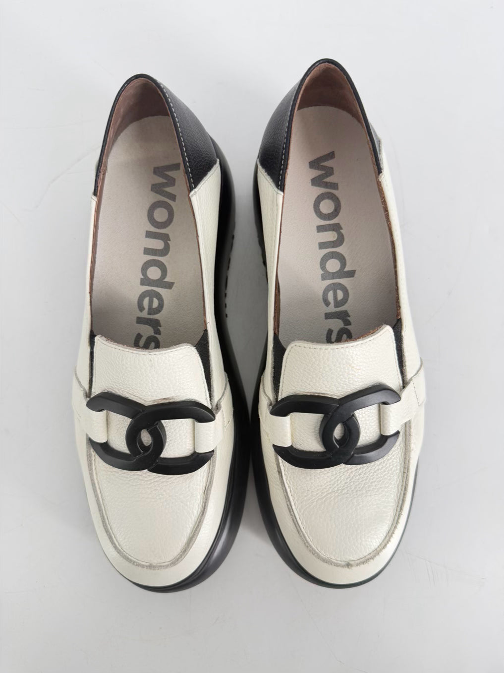 WONDERS Size 38 Black & White Loafers