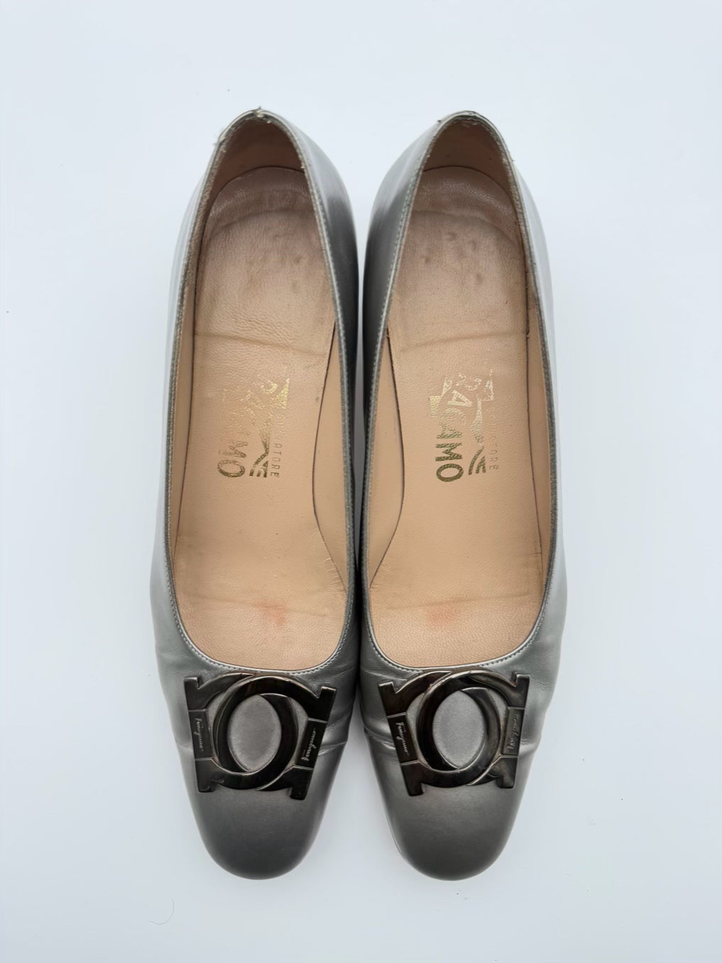 SALVATORE FERRAGAMO Size WMNS 8 Silver Leather Kitten heels