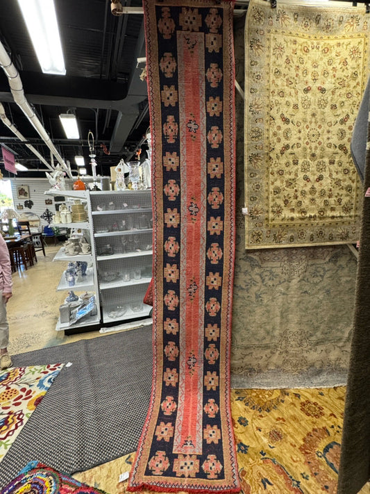 Salmon & Navy Runner