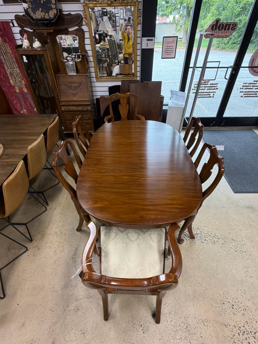 VIRGINIA GALLERIES Henkle Harris Queen Ann Black Walnut Dinning Table & Chairs