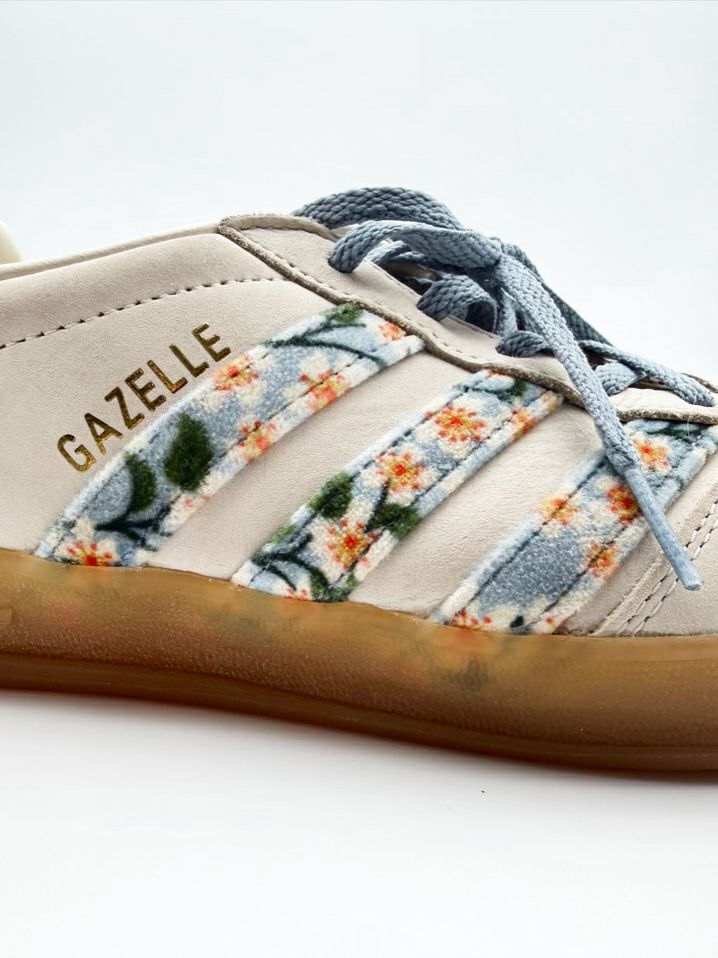 ADIDAS Liberty London WMNS Size 7.5 Cream & Blue Casual Shoes