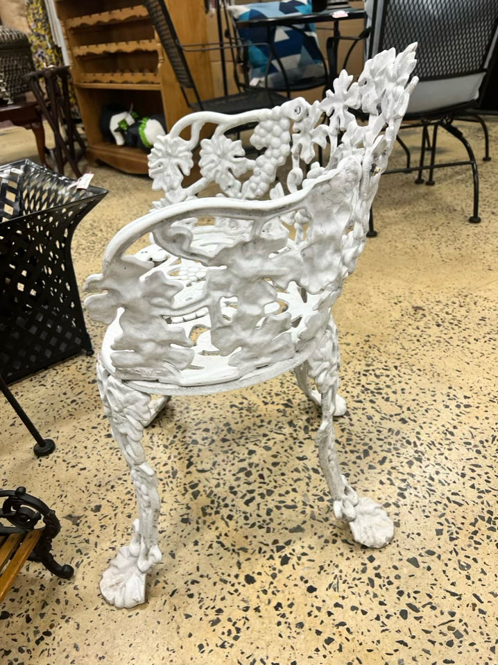 VINTAGE White Metal Grape Leaves Patio 4 Piece Set