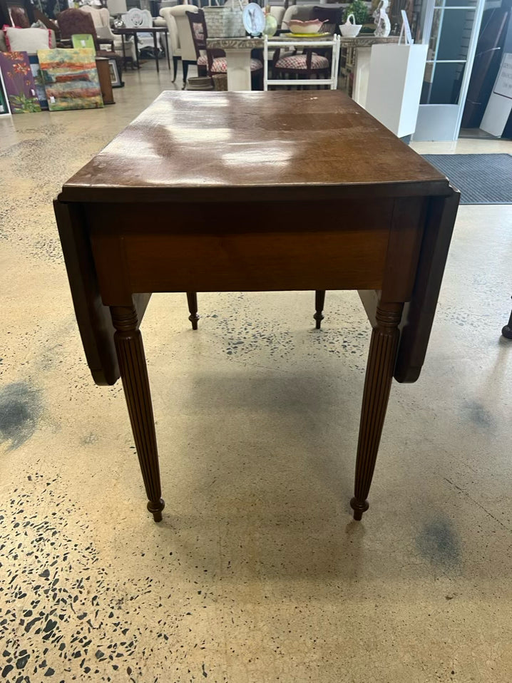 ANTIQUE Cherry Drop Leaf w/ Fluted Legs