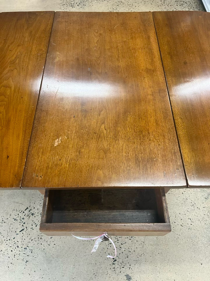 ANTIQUE Cherry Drop Leaf w/ Fluted Legs
