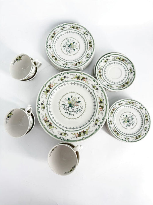 ROYAL DOULTON White & Green Provencal 5 Piece Dinnerware Setting for 6
