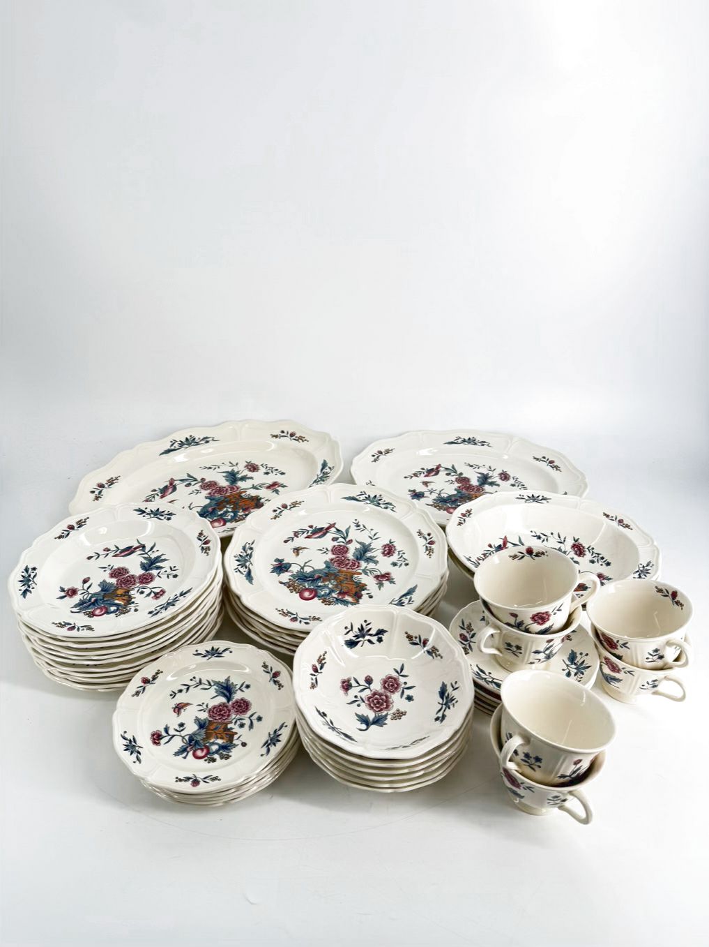 WEDGEWOOD White, Pink & Blue Williamsburg Potpourri China 7 Piece Dinnerware Setting For 6 Includes Serving Pieces