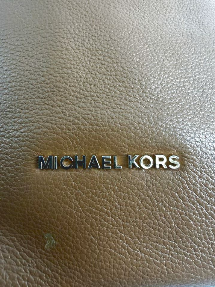 MICHAEL KORS Newbury Acorn Leather Medium Chain Shoulder Tote